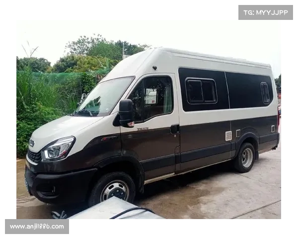 不同的布局任你选,骏驰新款依维柯大额头C型房车售49.8万 不同的布局任你选,骏驰新款依维柯大额头C型房车售49.8万